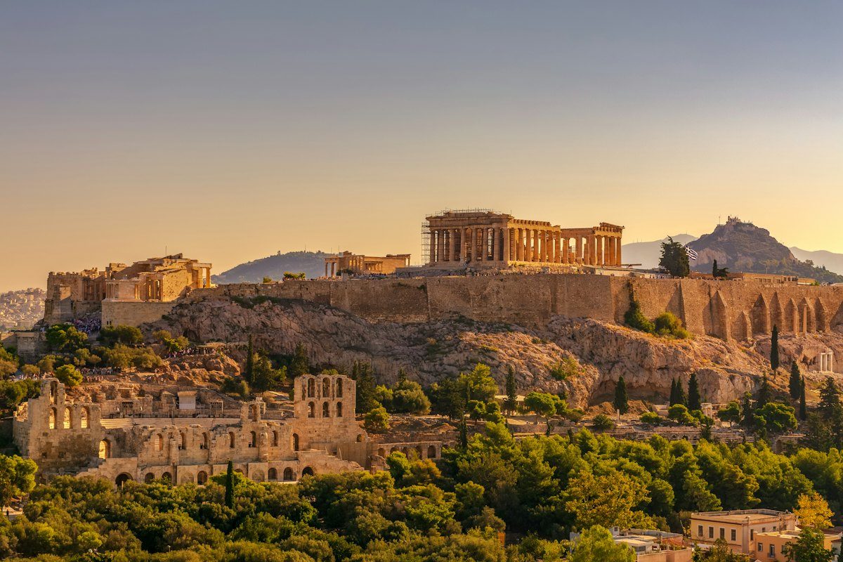 Die Akropolis im Abendlicht über Athen